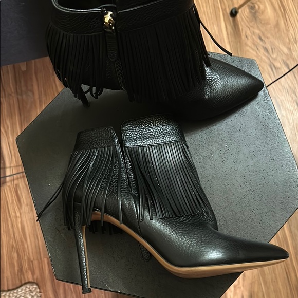 Valentino Garavani Black Fringe Heeled Boots - Picture 3 of 7